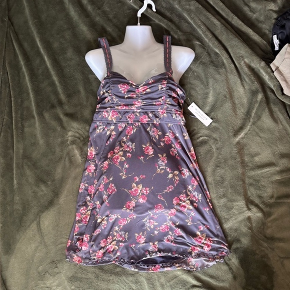 Kirious NWT Floral Lace Ribbon Spaghetti Strap Women’s Feminine Dress Size M